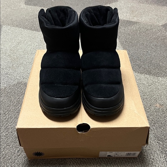 UGG Classic Klamath Black Mini Boots Women's 9 NIB - Picture 3 of 4